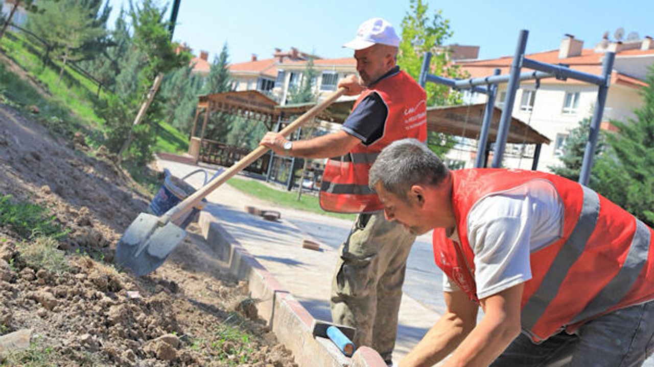 Keçiören’deki parklarda bakım ve onarım çalışmaları sürüyor